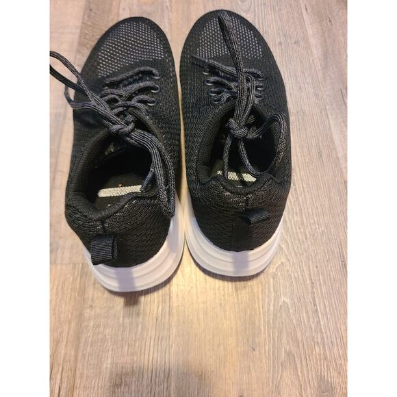 Athletic works size 10 women's black sneakers with memory foam insoles - Picture 4 of 8